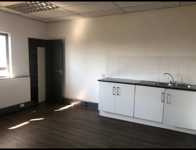 194M² OFFICE TO LET IN HYDE PARK